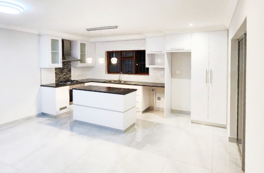 5 Bedroom Property for Sale in Vredekloof Western Cape